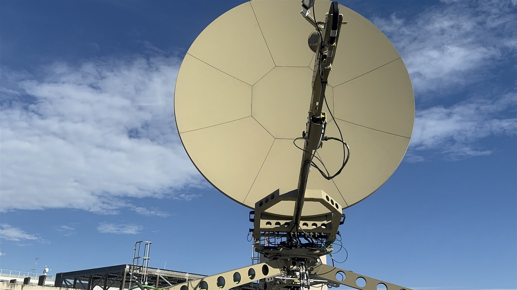Tracking antenna at the CTTC research facilities